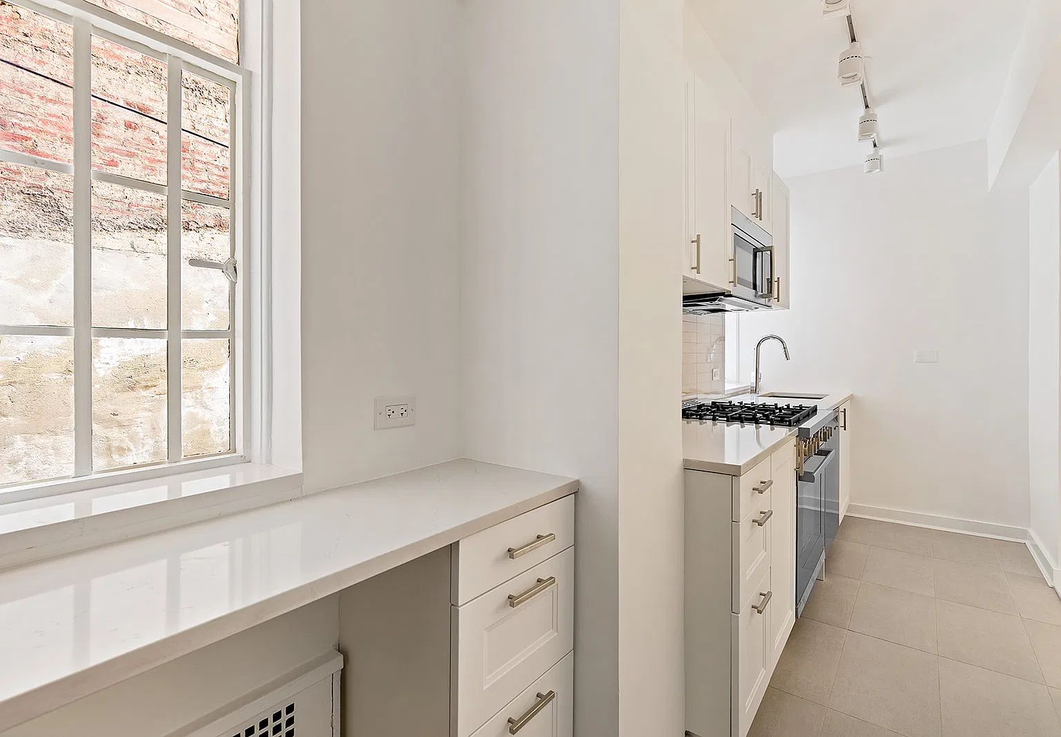 57 Montague Street — Photo 2