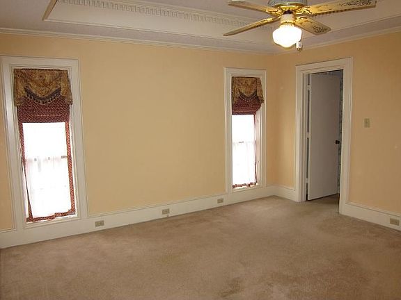5th image of 429 Ulster Dr