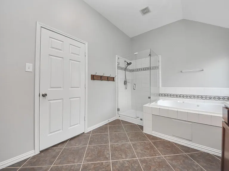 18403 Sierra Falls Ct — Photo 11