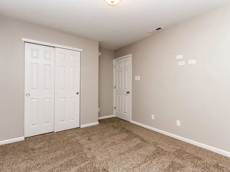2425 Woodmont Ct — Photo 9
