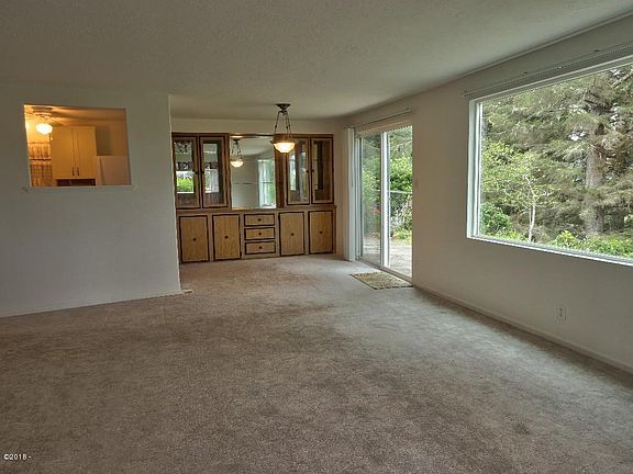 4th image of 310 NE 32nd St
