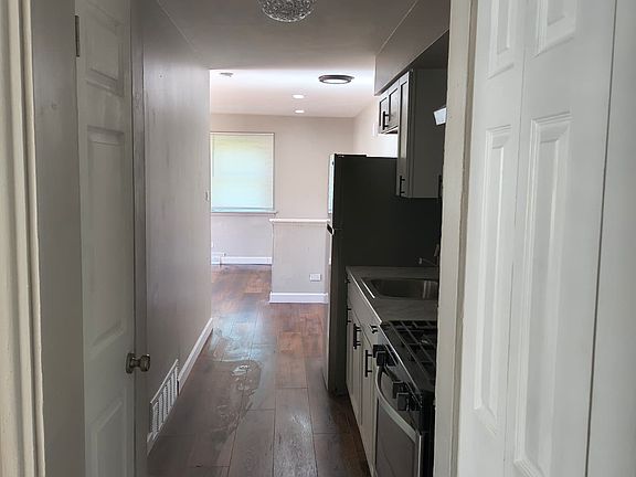 2nd image of 436 W Division St APT 1
