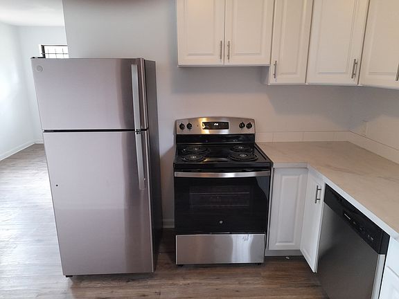 3rd image of 9217 Castle Blvd