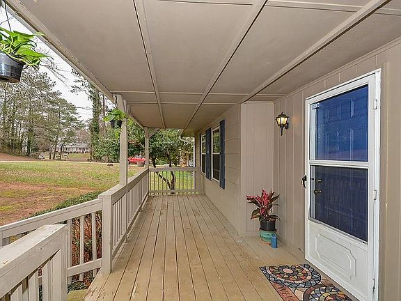 4th image of 207 Caboose Ln