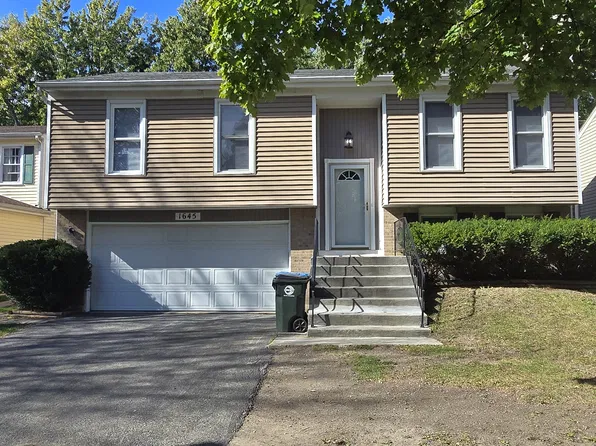 1645 Cumberland Rd, Aurora, IL 60504