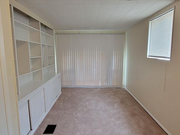 3rd image of 4718 Oakridge Blvd
