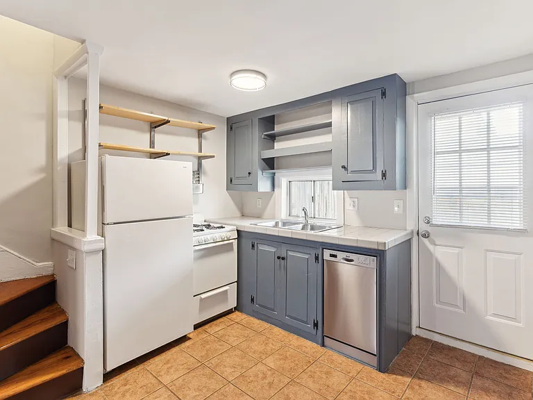 304 Sears St — Photo 11