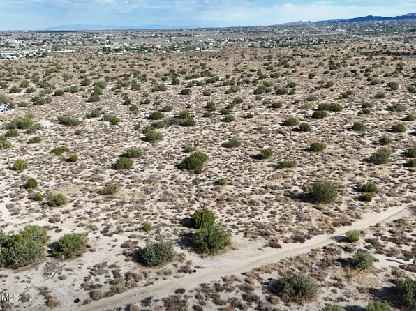 West Ave, Llano, CA 93544