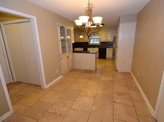 4th image of 170 Crestwood Ln