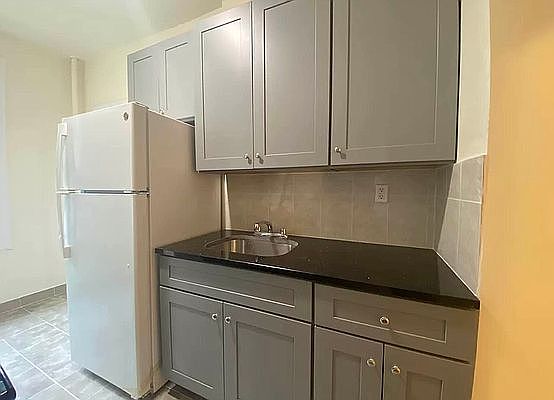 2nd image of 144-44 Sanford Ave #4K