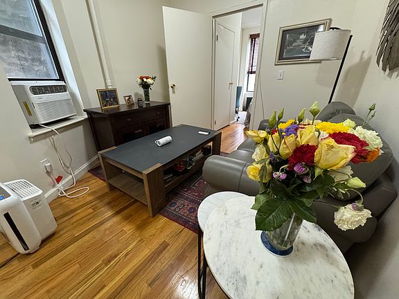 5th image of 309 W 47th St APT 3FE