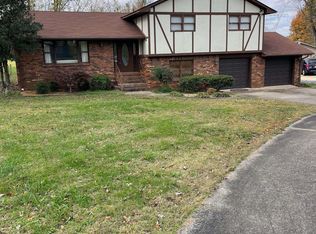 141 Skylark Dr, Paducah, KY 42001