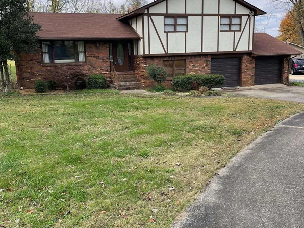 141 Skylark Dr, Paducah, KY 42001