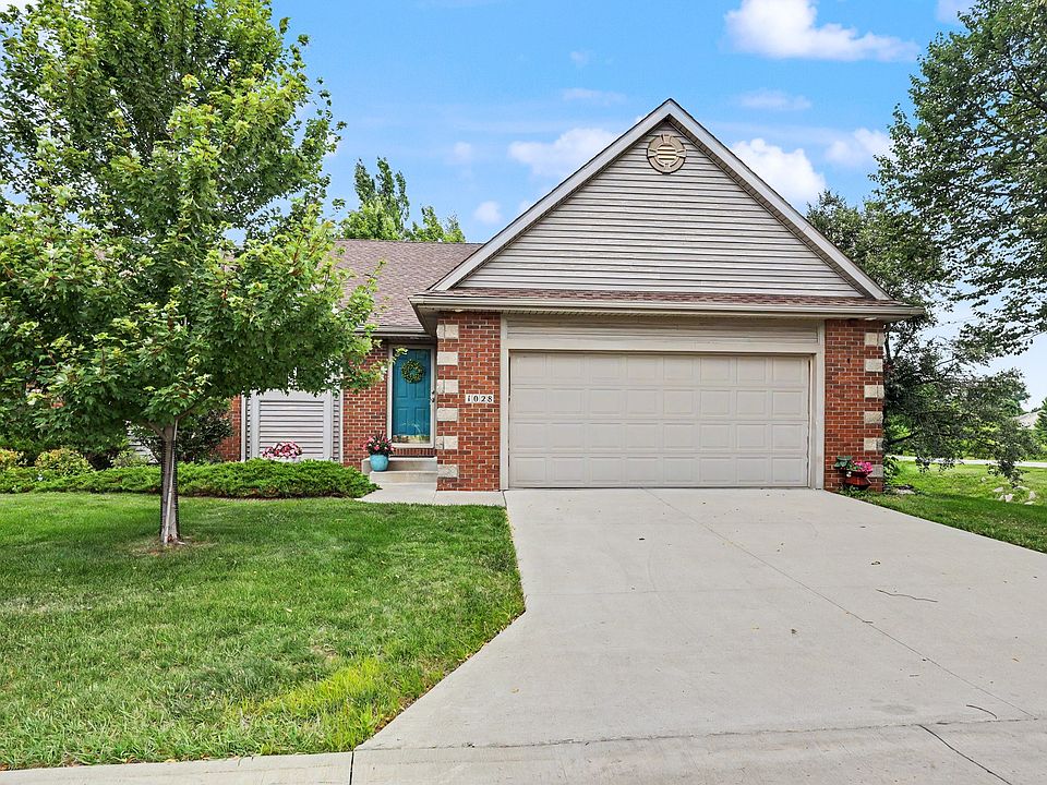 1st image of 1028 NW Irvinedale Dr