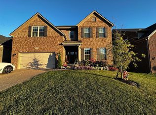109 Charmwood Ct, Louisville, KY 40245