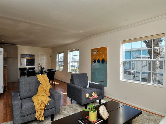 4th image of 6 Wilms Ave
