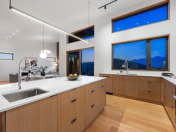 5th image of 885 Rivendell Dr