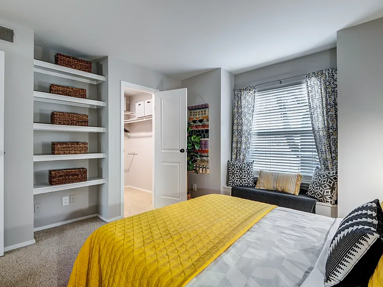 Amberton Apartments — Photo 16