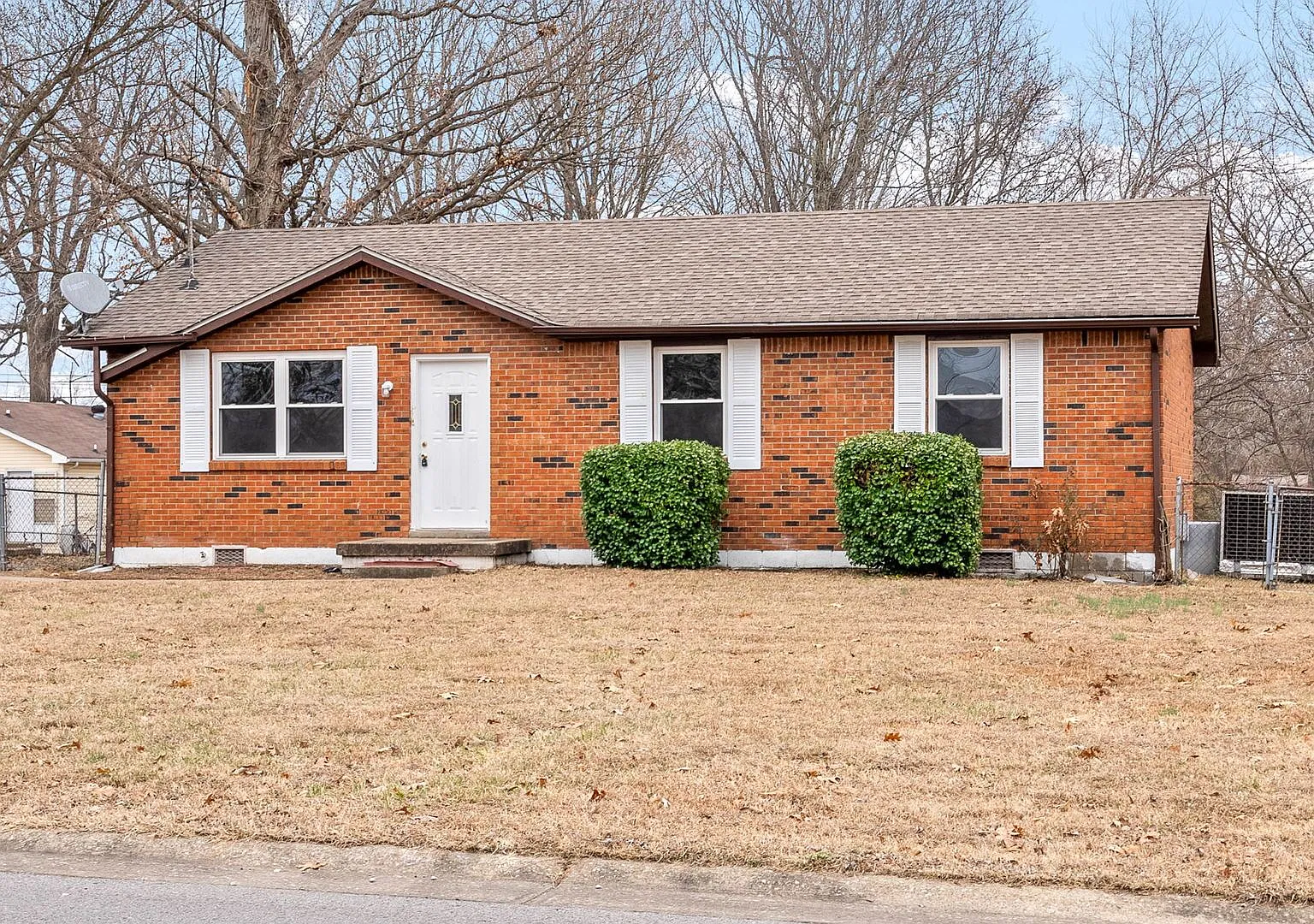 3 Bedroom Pet Friendly Home For Rent! — Photo 3