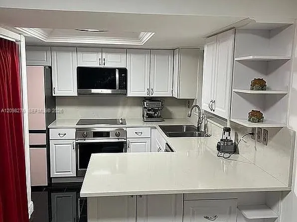 11183 NW 7th St APT 204-20, Miami, FL 33172