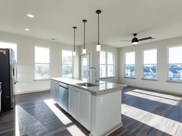 2400 Gathering Square Ct, Fuquay Varina, NC 27526