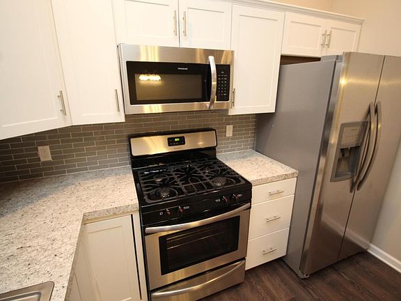 4th image of 816 Oakdale Ct