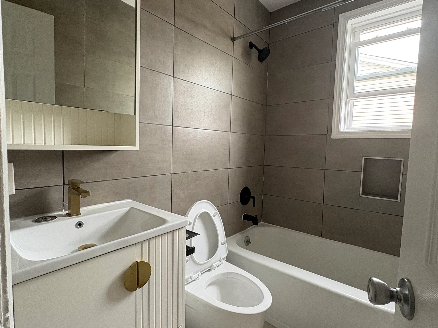 2 bed, $2,200 — Photo 4