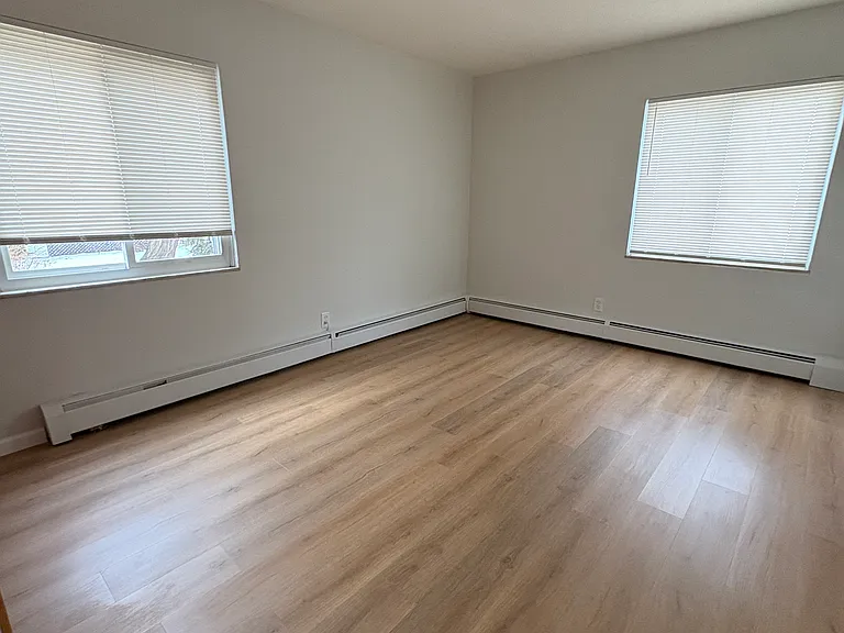 Wilshire Manor Apartments — Photo 13