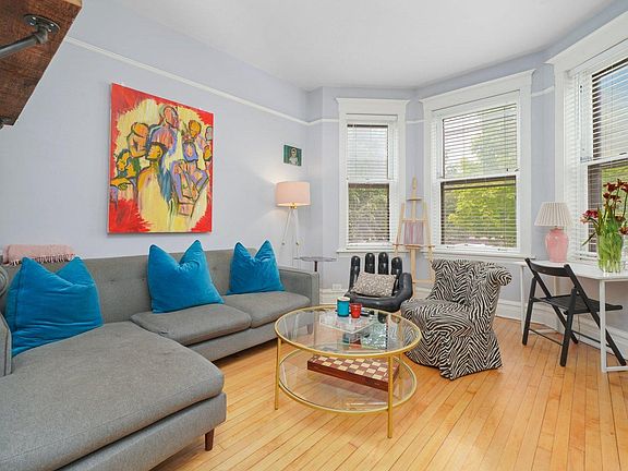 2nd image of 1527 N Claremont Ave APT 1F