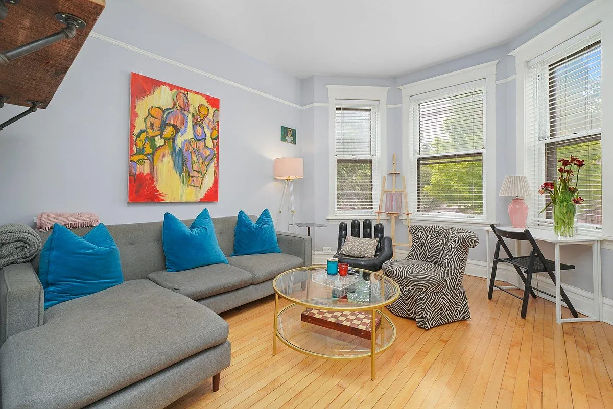 Building Photo - 1527 N Claremont Ave #1F