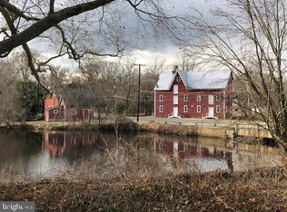 2 Lakeside Dr, Medford, NJ 08055