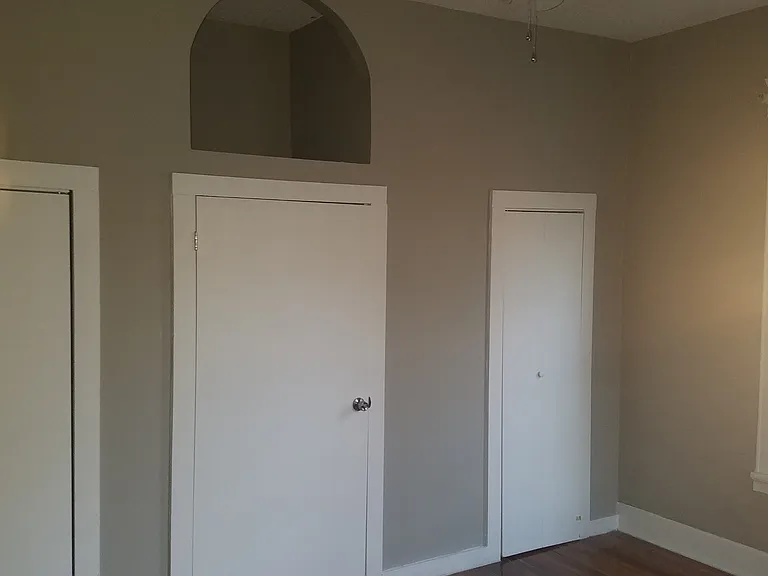 1115 S Main Ave — Photo 2
