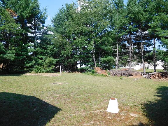 3rd image of 384 N Meadowlark Ln