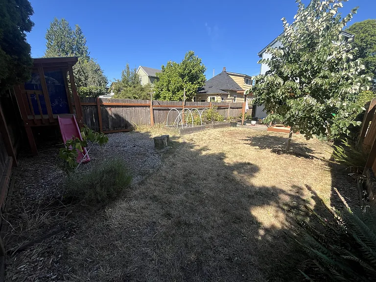 817 NE 72nd Ave — Photo 24