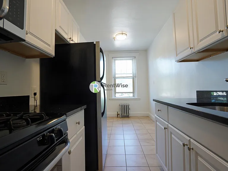 1848 Comm Ave — Photo 15
