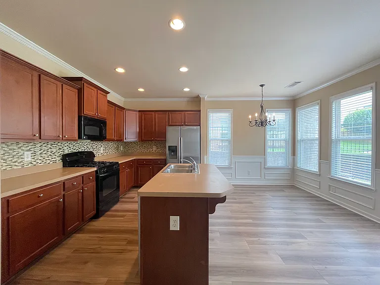 989 Parkside Wood Ct — Photo 10