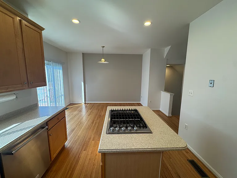 Kitchen Island and Dinning area - New stove