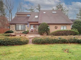 9 Elston Ct, Lake Grove, NY 11755