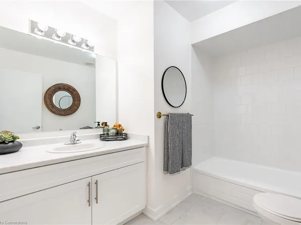 26 Woodman Dr N, Hamilton, ON L8H 2M5