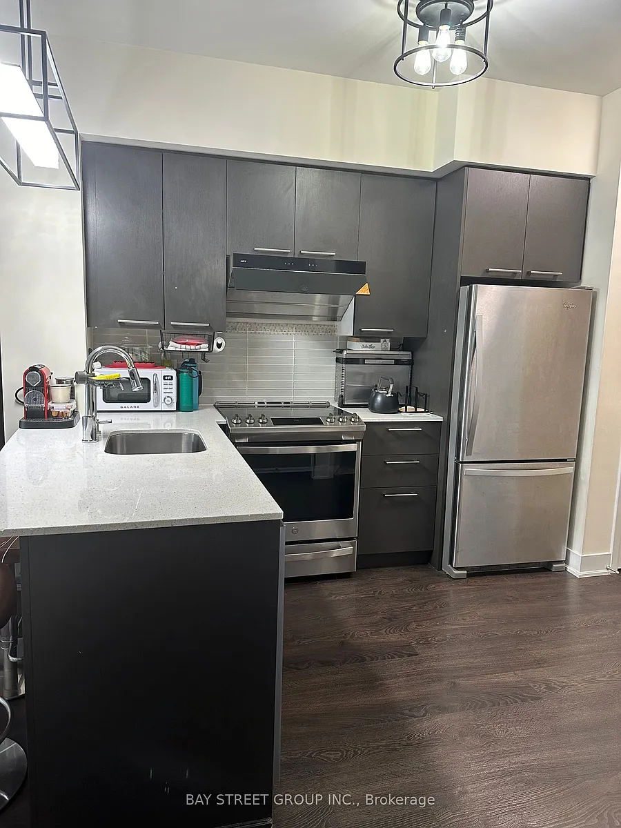 Building Photo - 30 Roehampton Ave #417