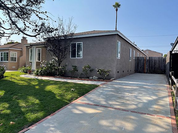 Driveway is continues behind gate for 90 feet of parking!