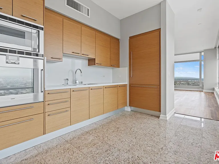 900 W Olympic Blvd #28B — Photo 11