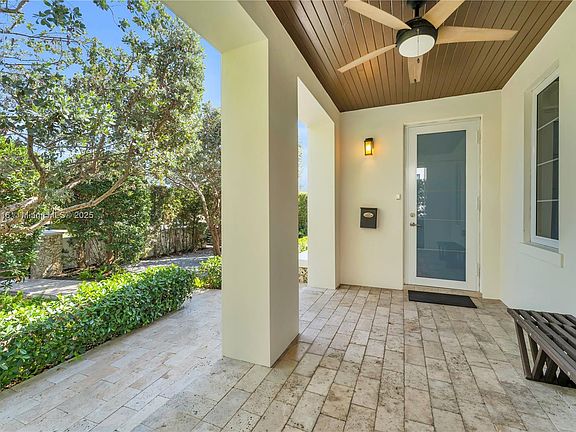 4th image of 3002 Coconut Grove Dr
