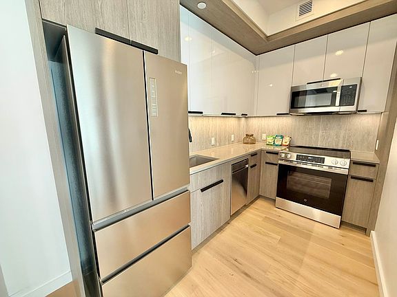 5th image of 960 Pacific St #2D
