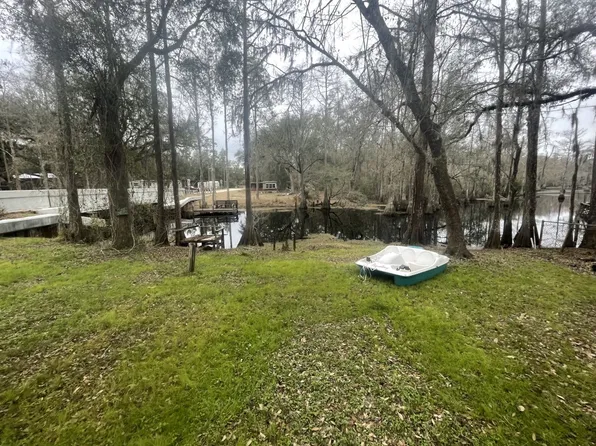 310 SE Lakeshore Blvd, Branford, FL 32008