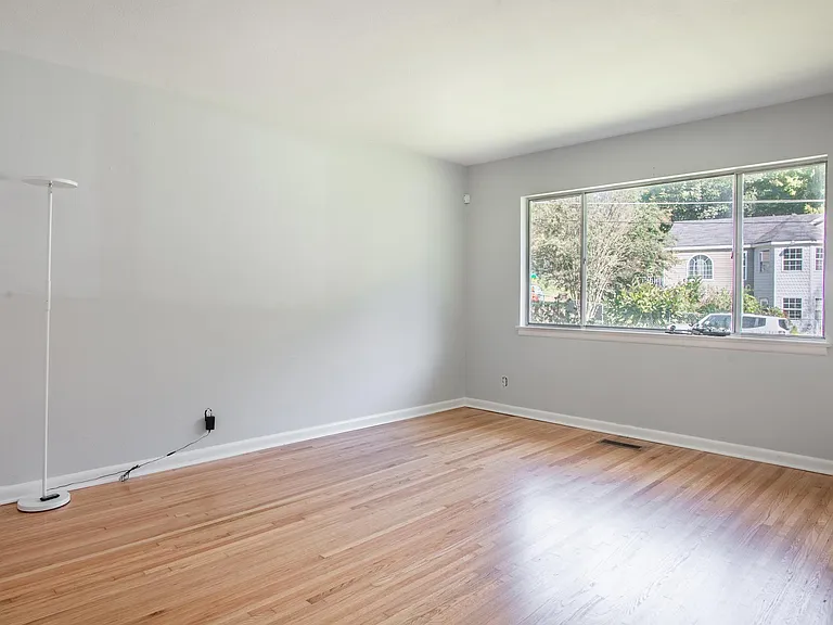 10 Gaylord St — Photo 3
