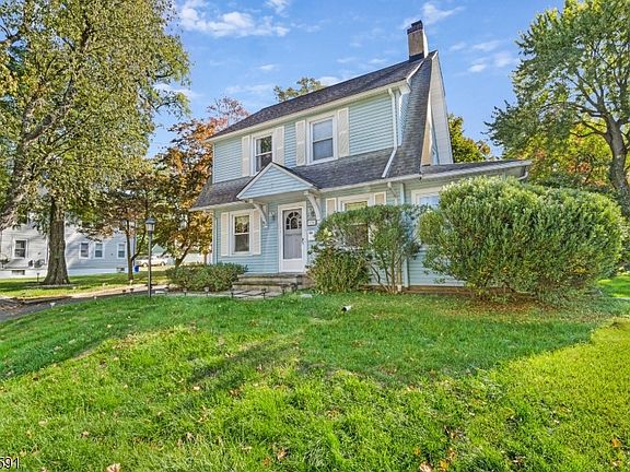 2nd image of 136 Golf Ave E