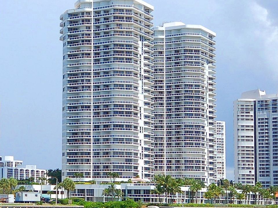 North and South towers of what is ONE ISLAND PLACE