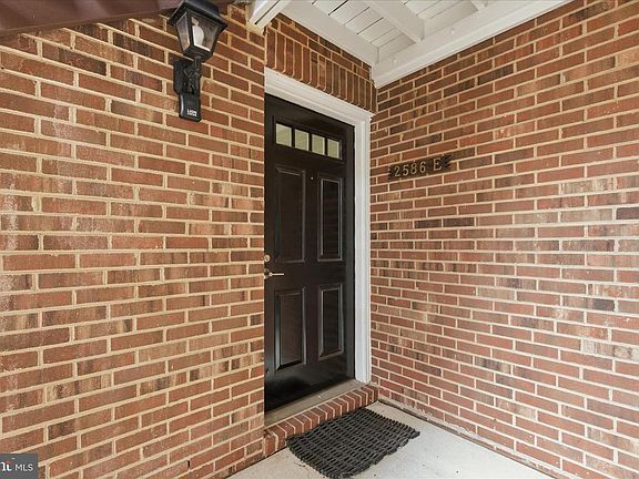 4th image of 2586 S Arlington Mill Dr