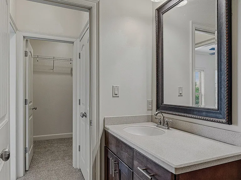 1016 Villa — Photo 20